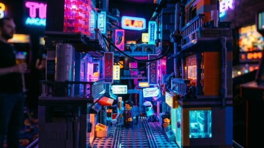 LEGO_cityscape_sculpture_202603302331